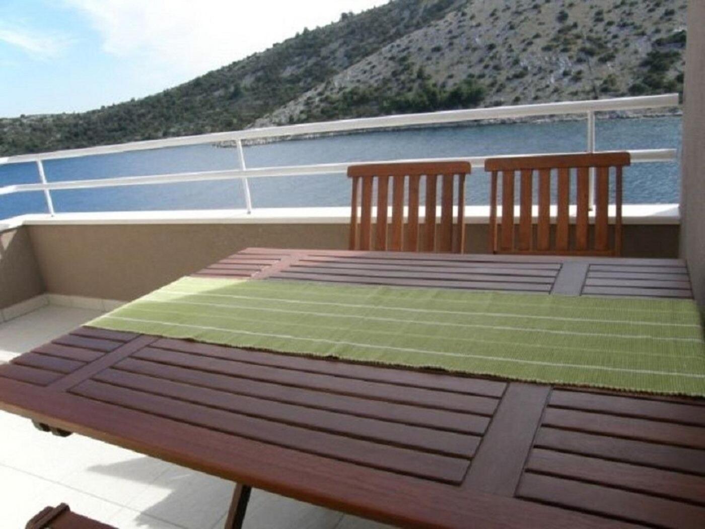 Apartments Ljubi Vinišće 外观 照片