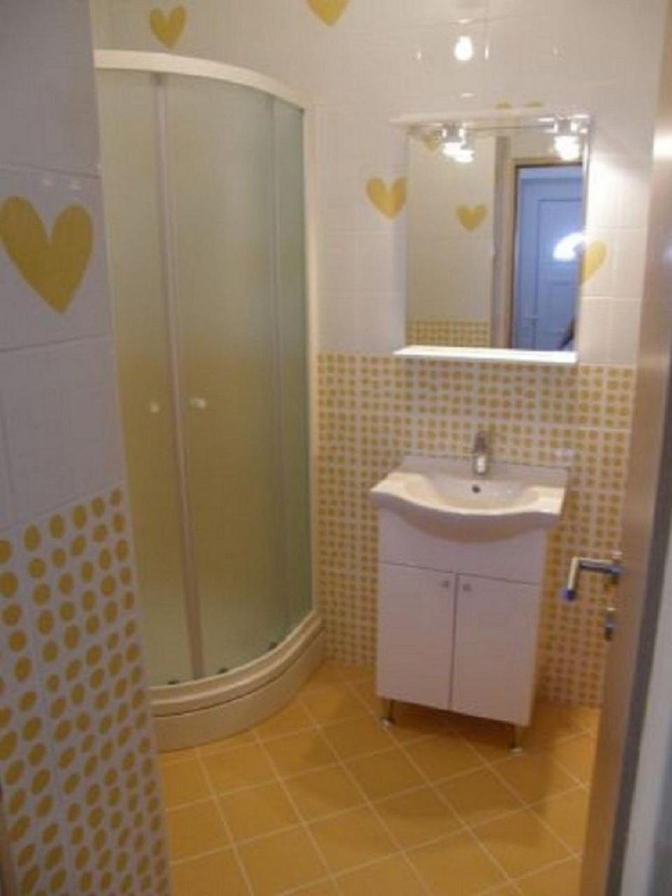 Apartments Ljubi Vinišće 外观 照片