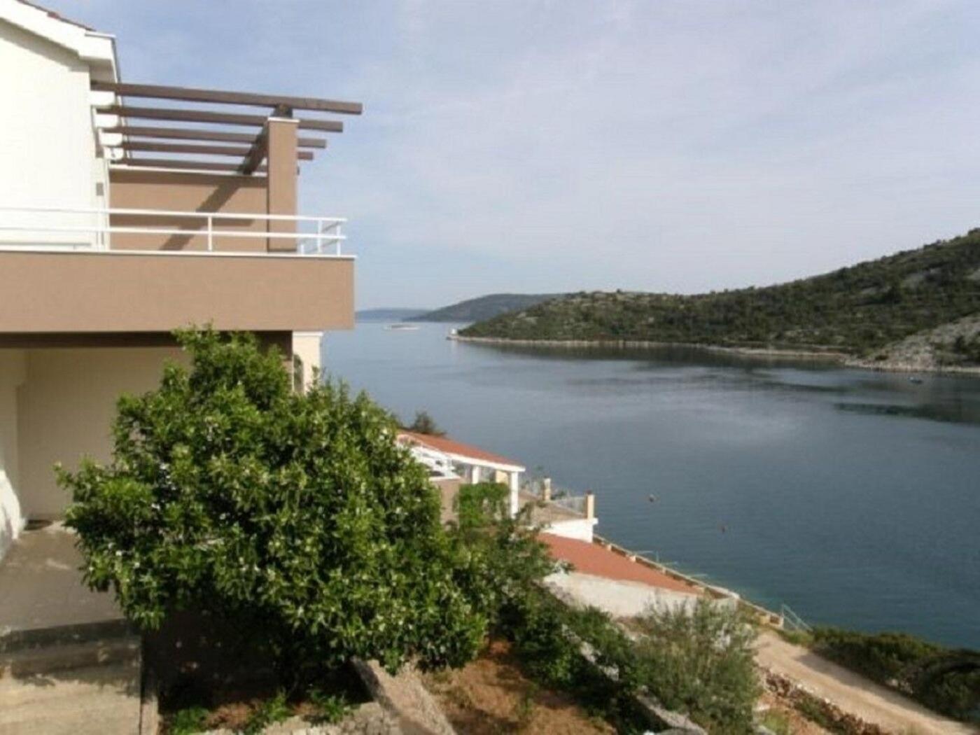 Apartments Ljubi Vinišće 外观 照片